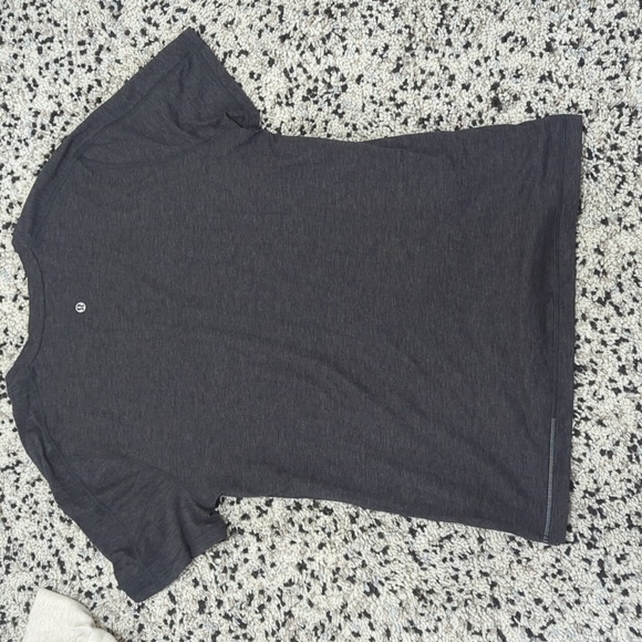 Men's Lululemon medium shirt sleeve - Picture 2 of 2